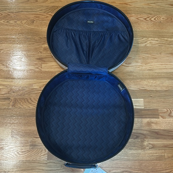 Calpak Baye Gray Milk Marble Round travel Luggage 20” x 19”x17.5” new - Picture 6 of 11